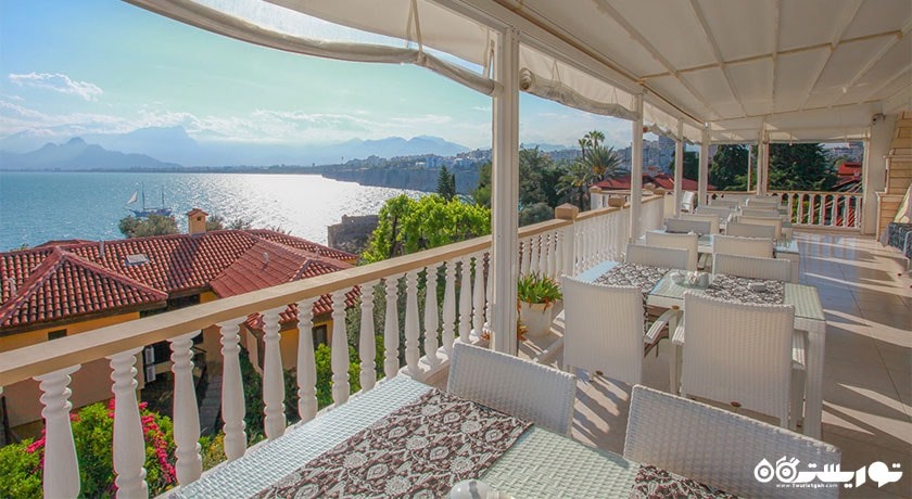 رستوران هتل با چشم انداز دریا